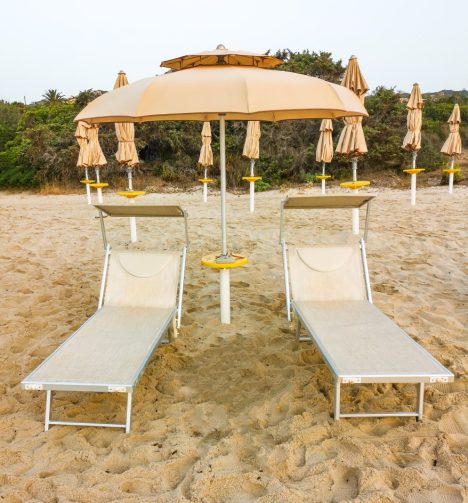 lettini-privati-spiaggia-free-beach-residence-costa-rei (1)