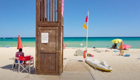 spiaggia-privata-con-bagnino-free-beach-residence-costa-rei-1024x587